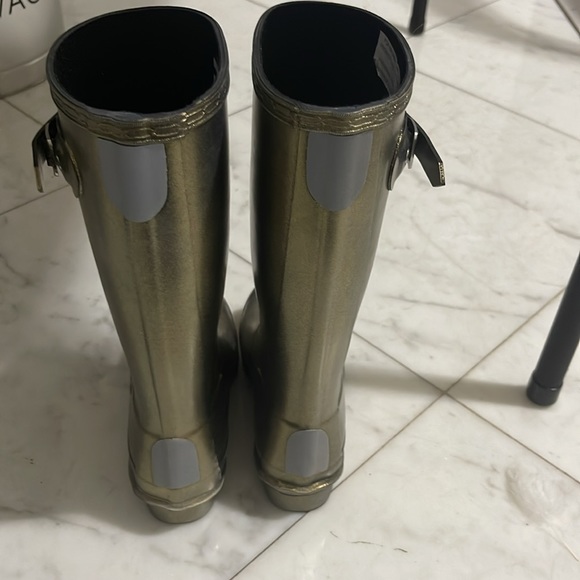 Hunter kids bronze rainboots like new used a few times size 32 - Picture 2 of 5